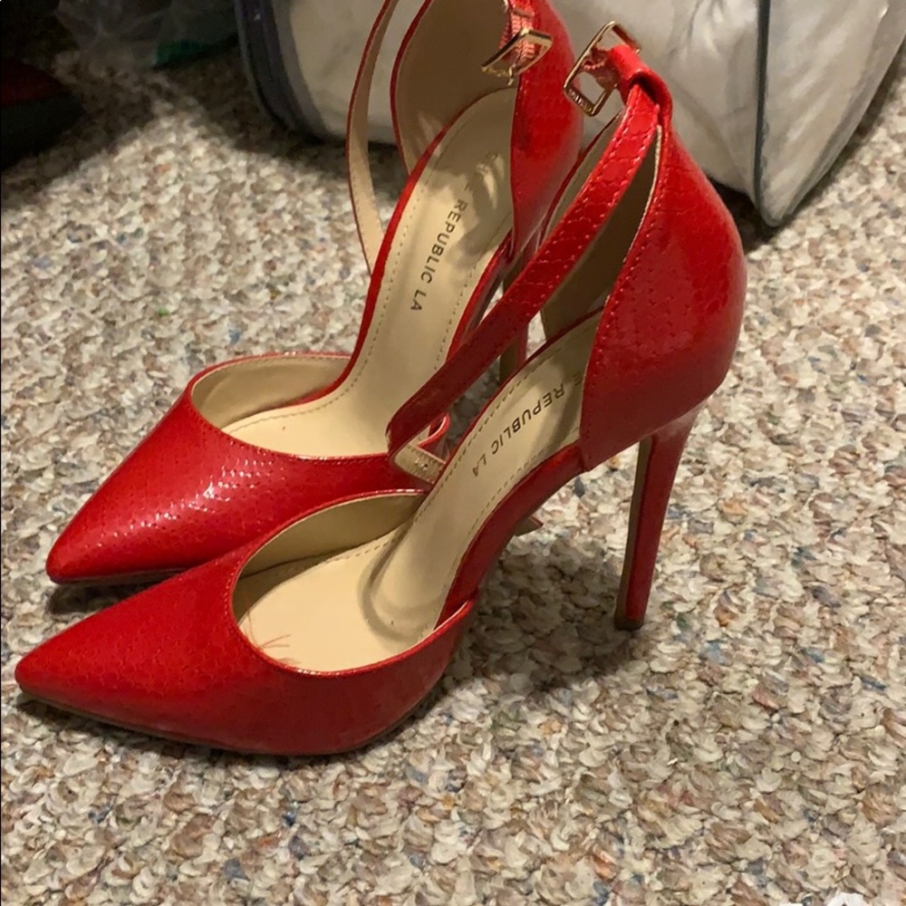 Red pumps